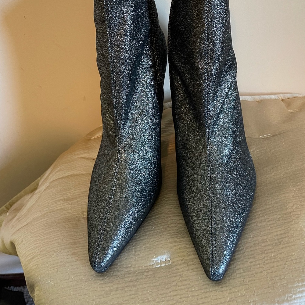 Metallic Black Women's Boots
Marc fisher brand new boots